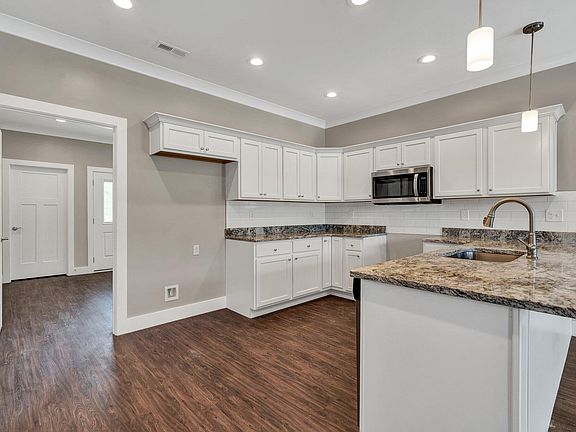 5th image of 1728 SE Arbor Hills Dr