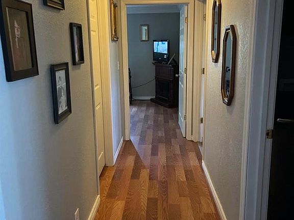 4th image of 4 Cecil Ln
