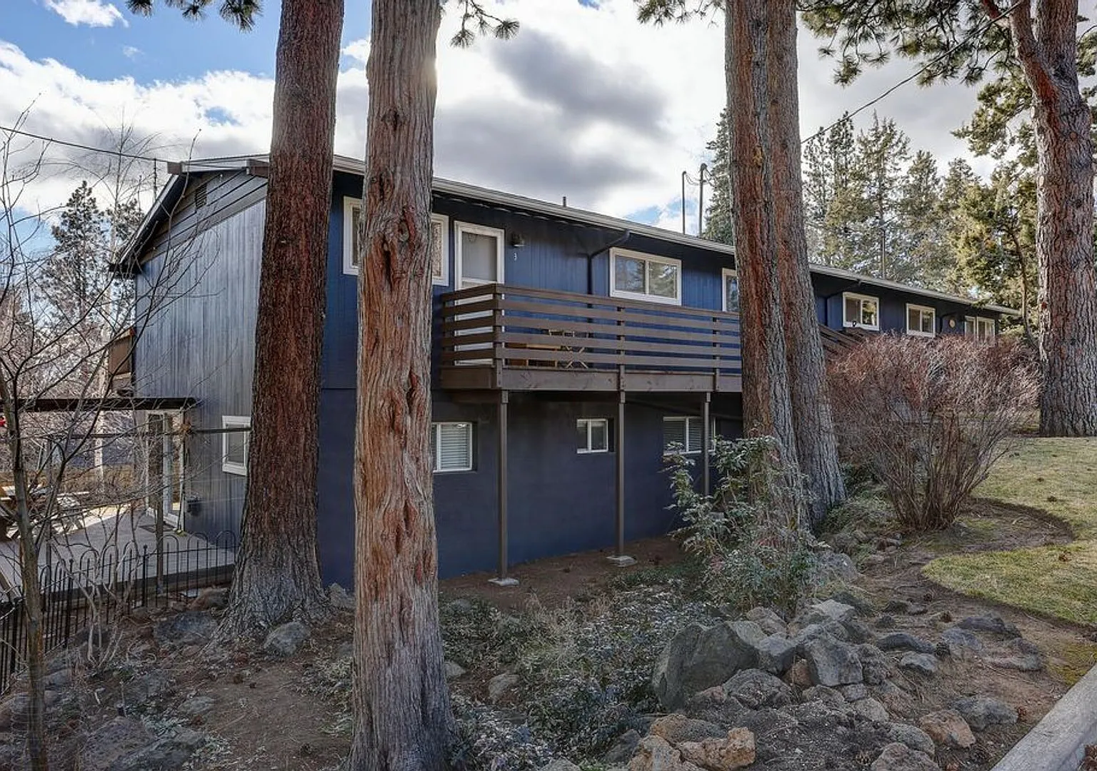 Fantastic west side location with gorgeous views! — Photo 3