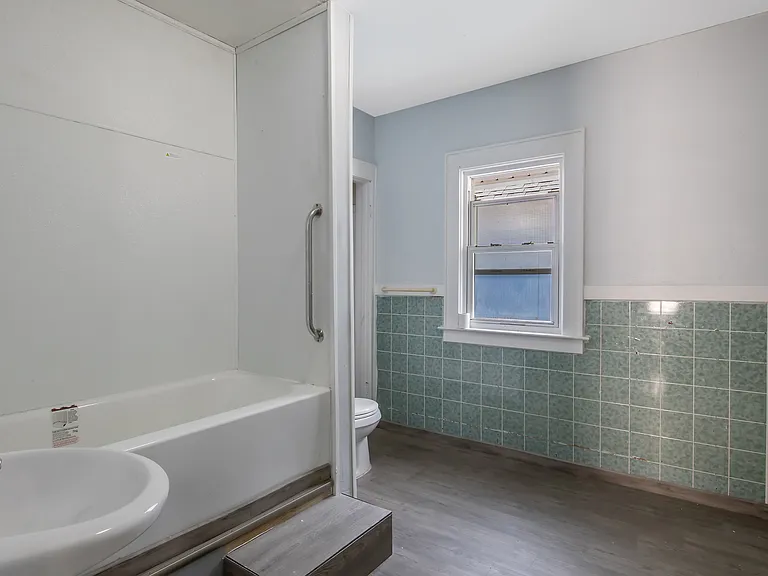 720 Winton St — Photo 7