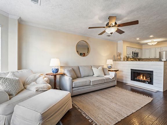 5th image of 119 Stanton Hall Ln
