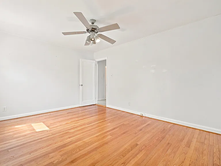 8-34 Henderson Blvd — Photo 5