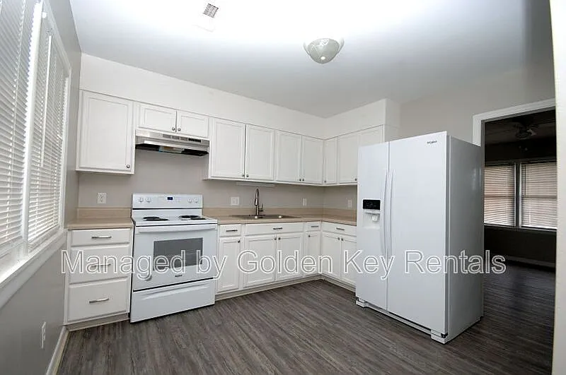 2 bed, 1.0 bath, $875 — Photo 3