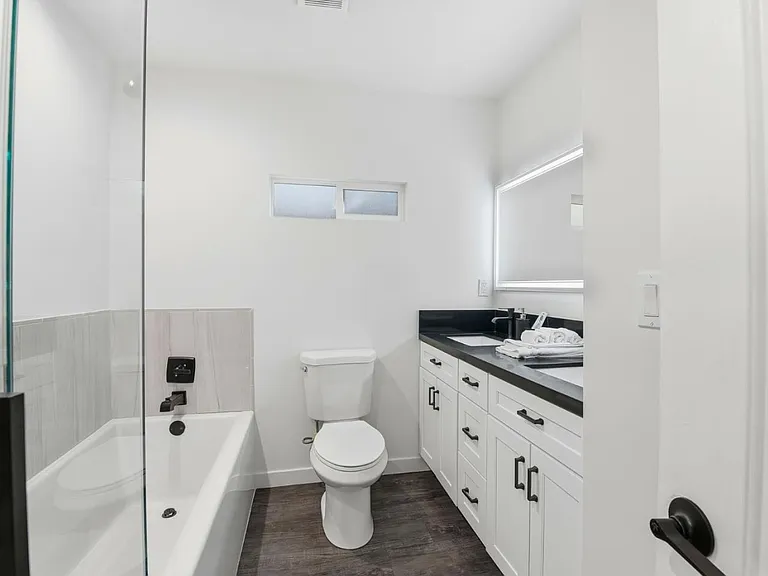 17055 Gault St #17055 — Photo 11