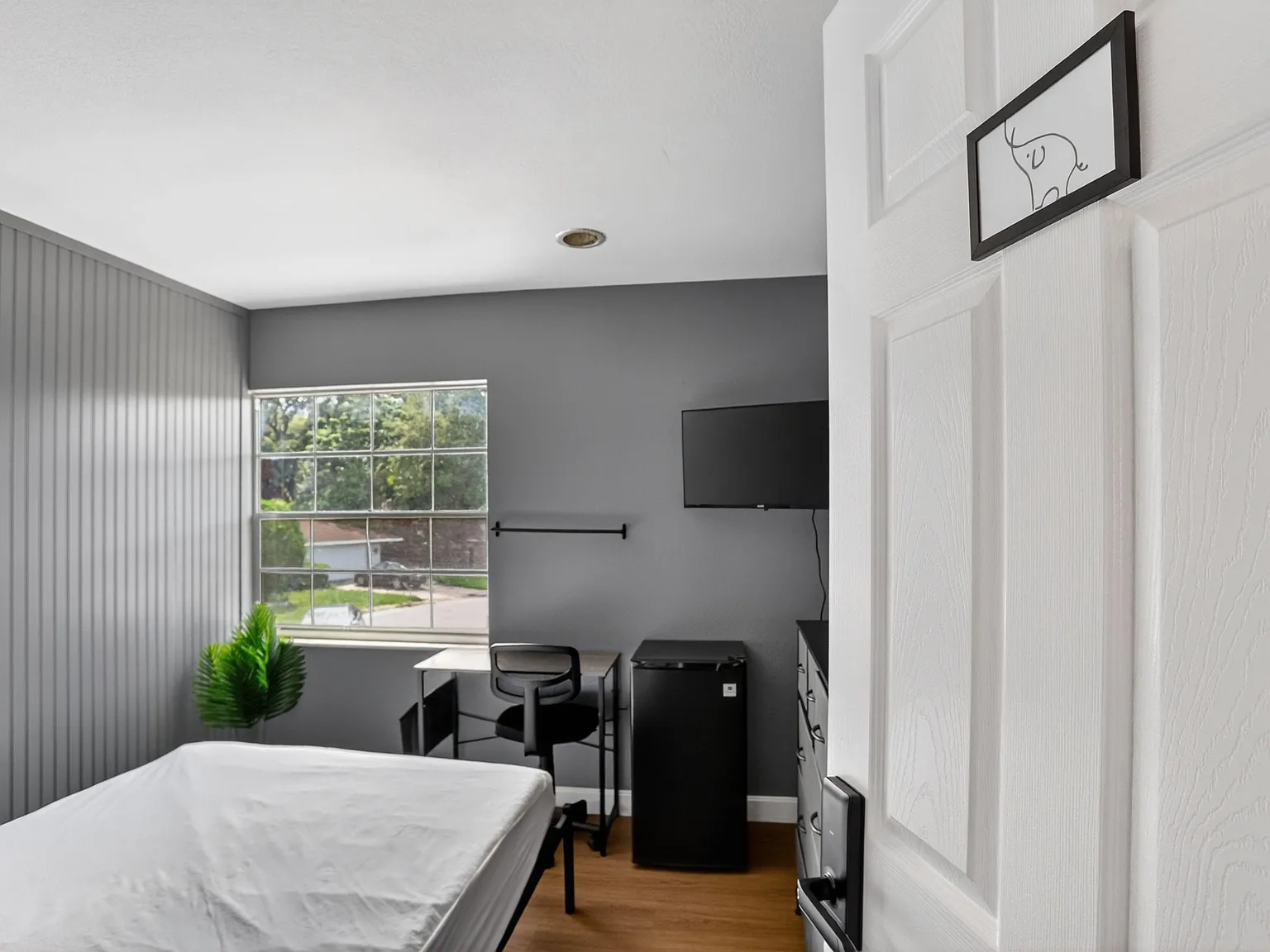4 bed, 2.5 bath, 1761 sqft, $897 — Photo 2