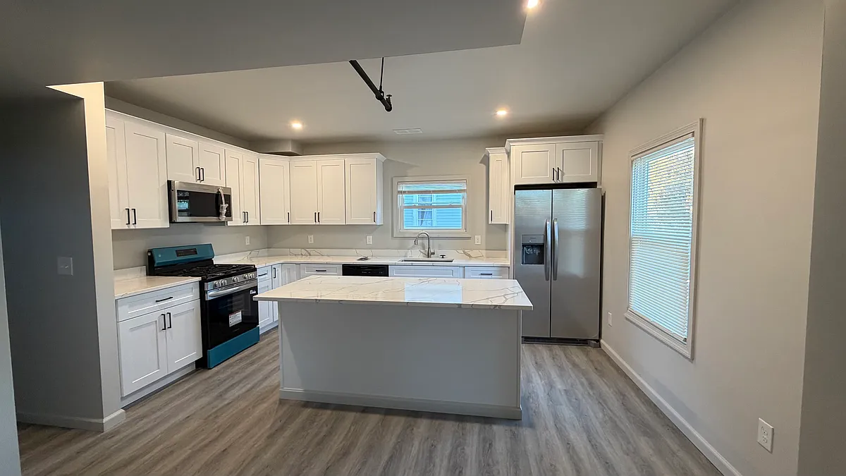 Building Photo - 344 Blackstone St #3
