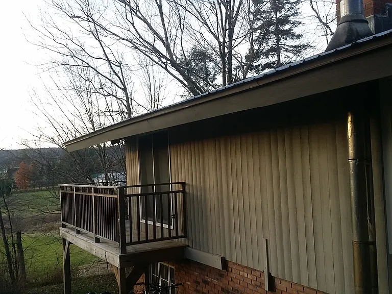 190 Goeltz Rd — Photo 3