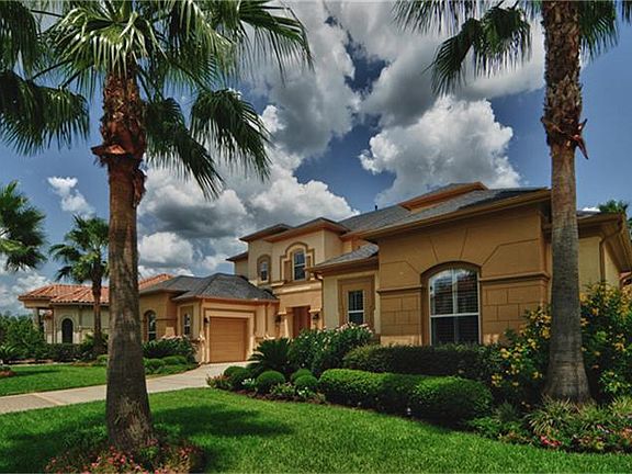 2nd image of 2107 Crescent Palm Ln