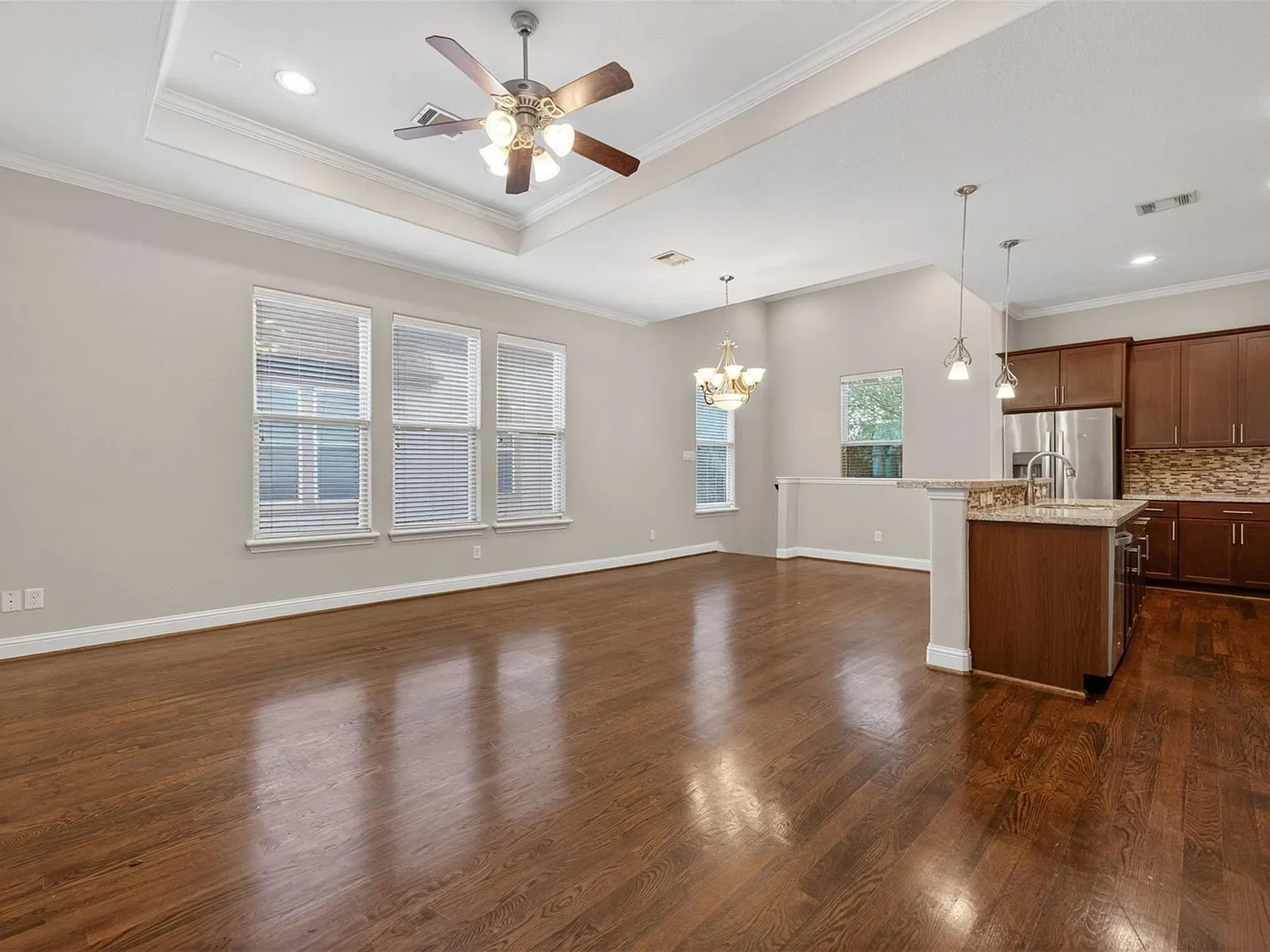 3 bed, 2.5 bath, 1796 sqft, $2,500 — Photo 2