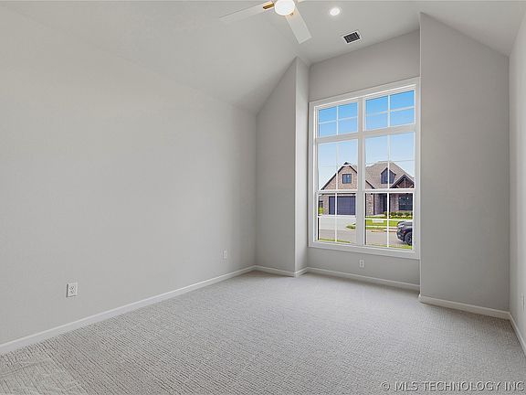 4th image of 3709 W Laredo St