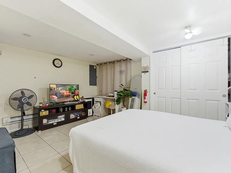 270 Westervelt Pl — Photo 7