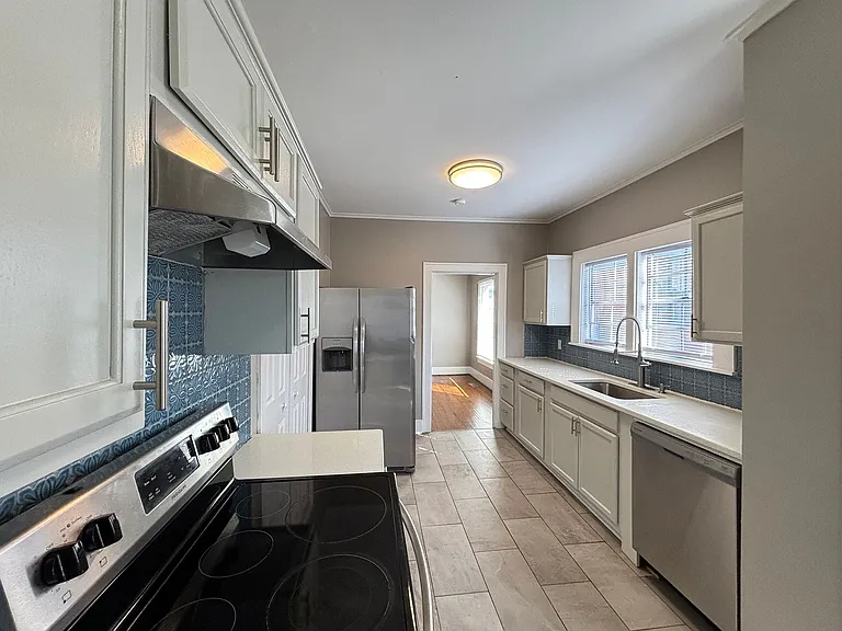 3523 W Markham St — Photo 9