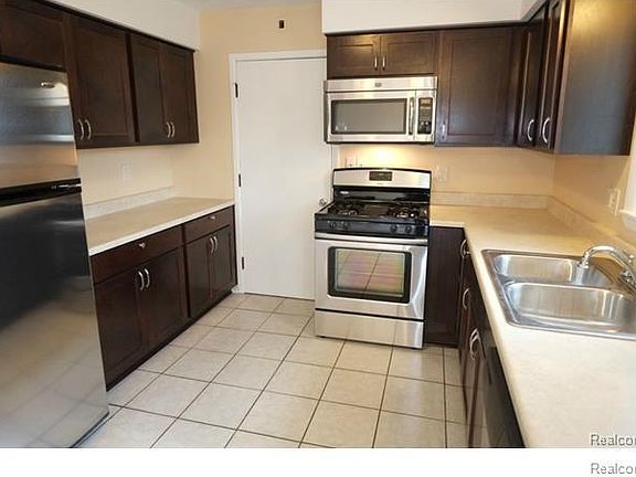 2nd image of 29223 Lyndon St