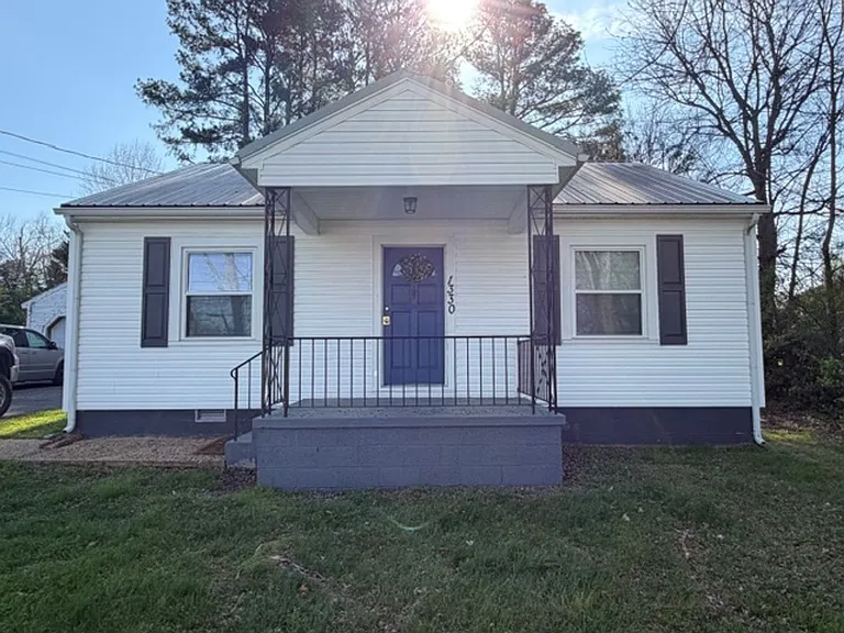 1330 Highland Ave NW — Photo 2