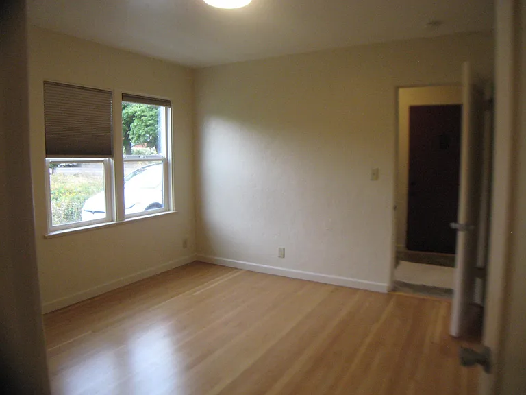 310 E Lake St — Photo 15
