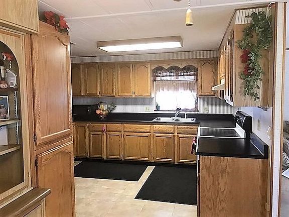 2nd image of 5821 Eureka Ln #101