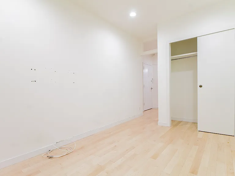 67 Jewel St #2R — Photo 8