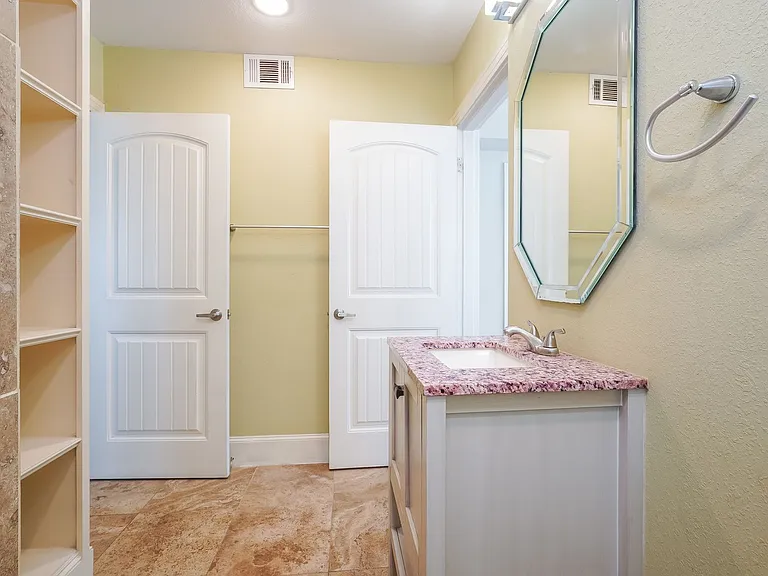 4536 Capitol Ave — Photo 9