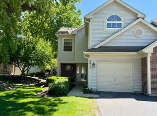 801 N Shady Oaks Dr, Elgin, IL 60120