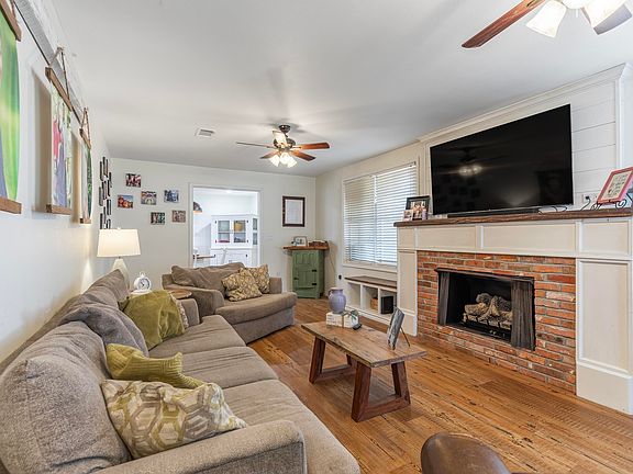 4th image of 162 Pecan St