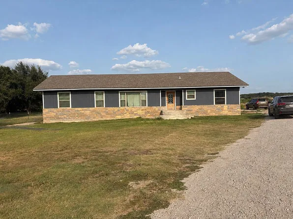 3930 Country Side Dr, Brownwood, TX 76801