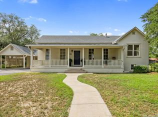 501 Vienna St, Castroville, TX 78009