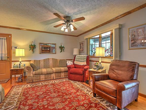 3rd image of 1001 Dixieland Dr