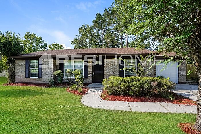 1st image of 221 Evergreen Ln