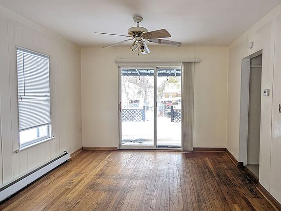 3rd image of 974 W Larch Ave
