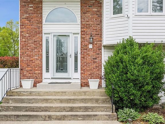 3rd image of 7 Taylor Ct