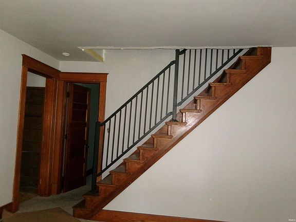 5th image of 254 N Elm St