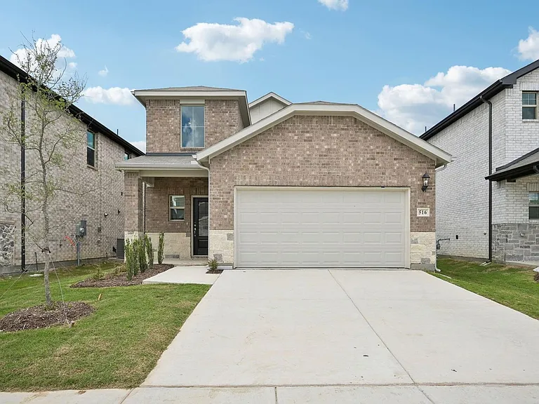 516 Ezra Ln — Photo 1