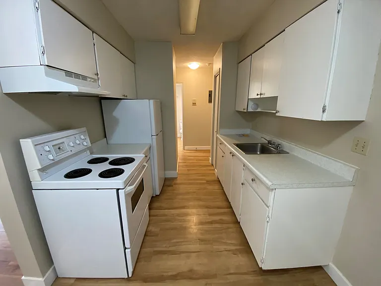 111 Knox St — Photo 11