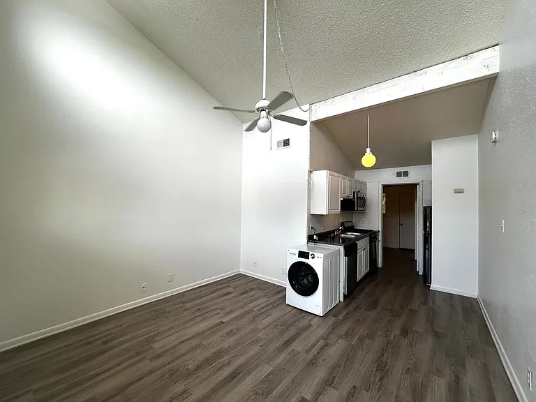 1010 W 23rd St #13 — Photo 6
