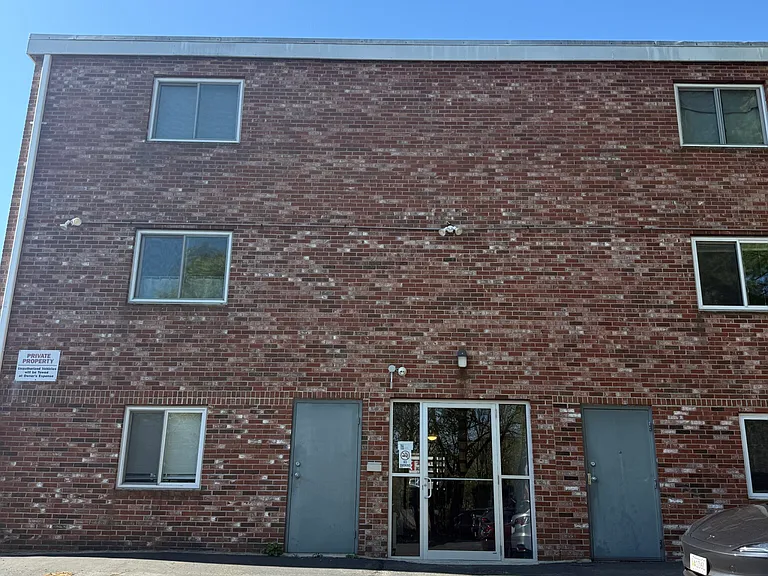 Quincy Ave — Photo 12