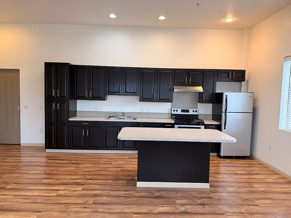 406 Legion Way Southeast