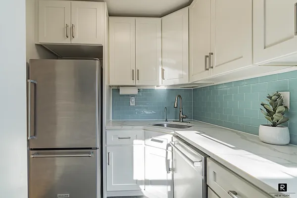 Sold by R New York | media 20