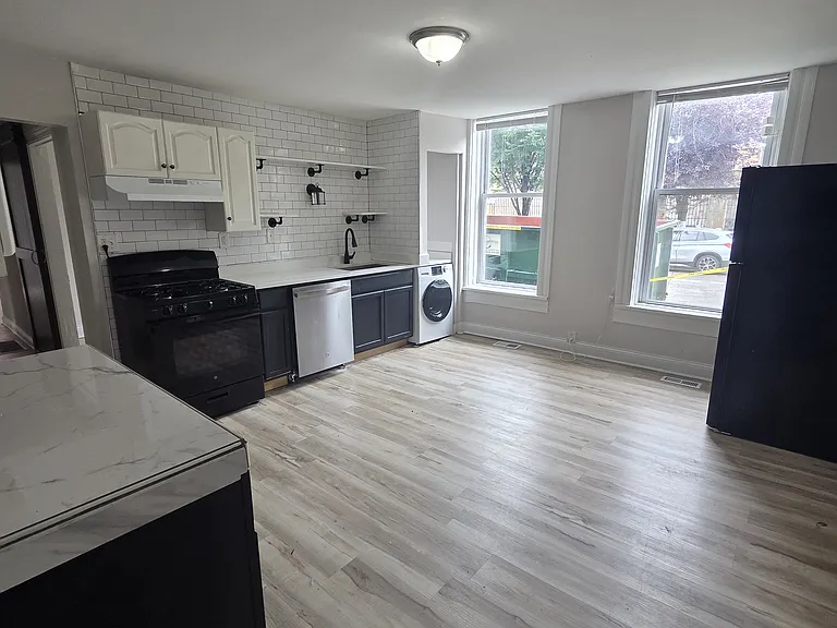 2867 W 21st St #1 — Photo 1
