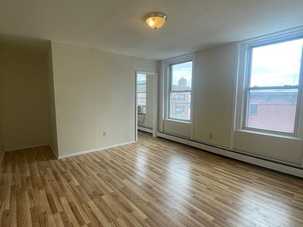 190 York St APT 4L