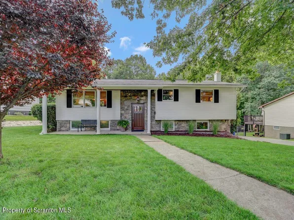 210 Ontario St, Peckville, PA 18452