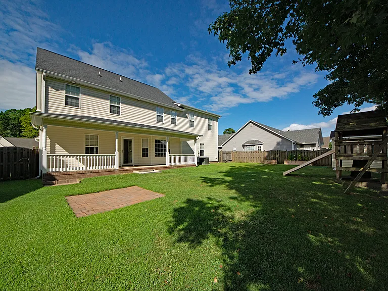 1112 Huff Dr — Photo 32