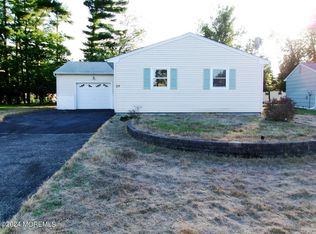 27 Norwich Dr, Toms River, NJ