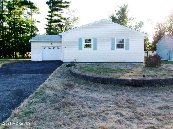 27 Norwich Drive, Toms River, NJ 08757