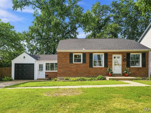 320 Fairway Ln, Saint Louis, MO 63122