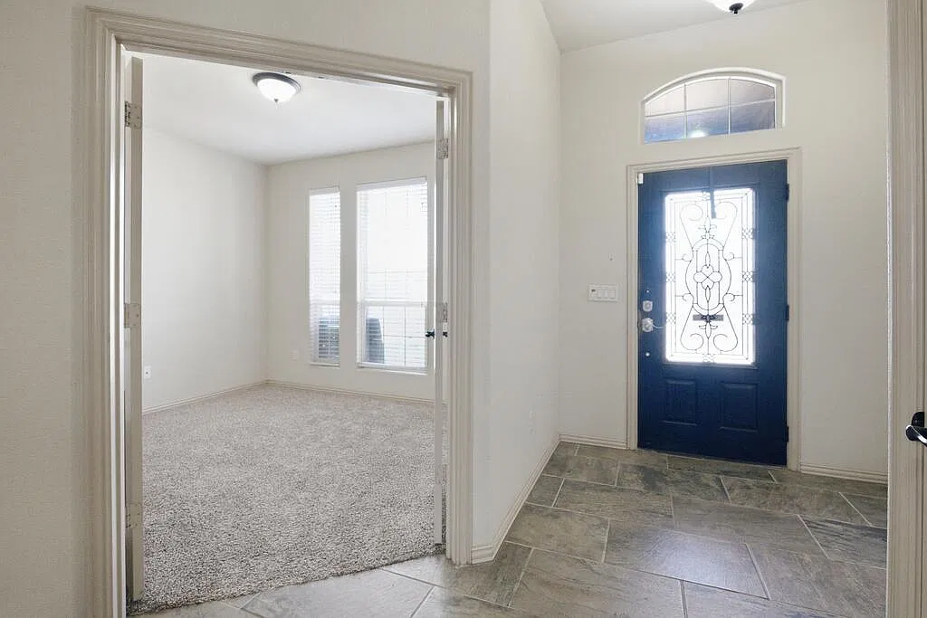 4 bed, 2.0 bath, 2039 sqft, $2,850 — Photo 2