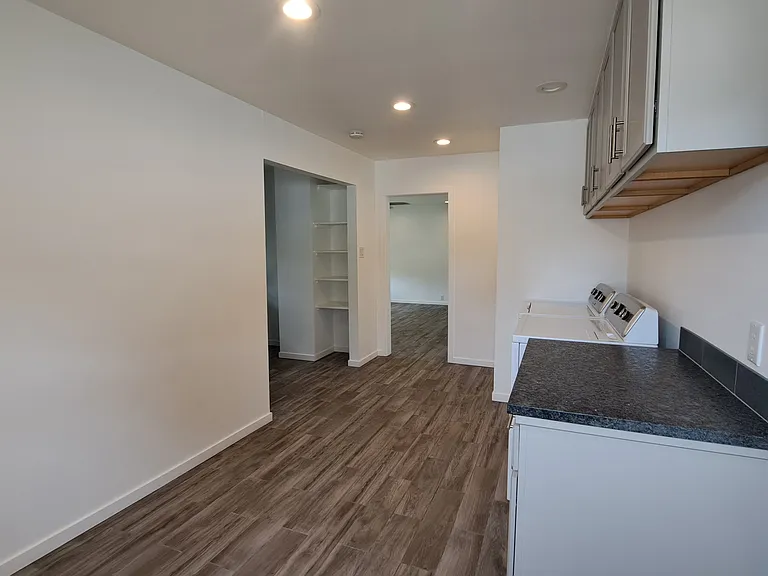580 N Main St — Photo 7