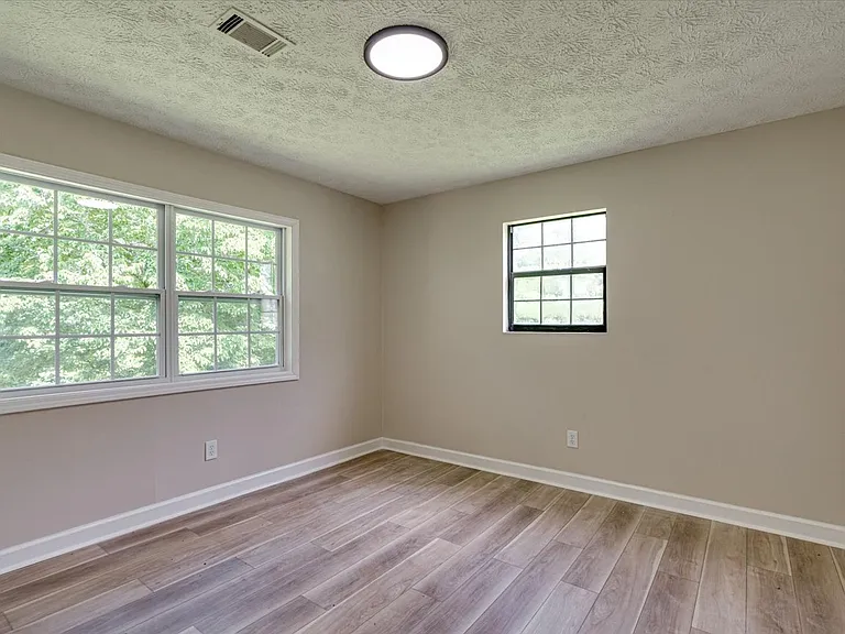 840 Emery Rd — Photo 15