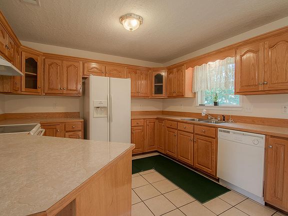 5th image of 2010 Parkview Dr
