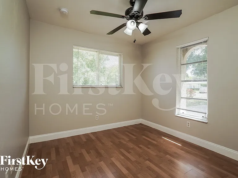807 SW 3rd Ave — Photo 12