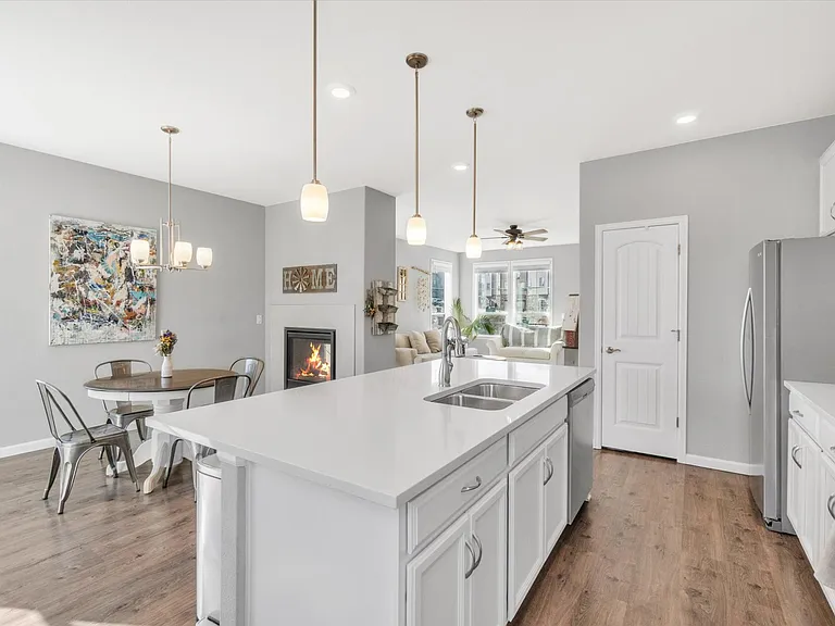 1554 Castle Creek Cir — Photo 8
